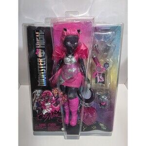 Monster High Catty Noir Fashion Doll with Pet Cat Amulette and Accessories